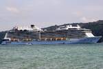 Quantum Class  Anthem Of The Seas  (Baujahr 2015 - Meyer Werft / Papenburg - Heimathafen Nassau, Bahamas) IMO 9656101 am 30.November 2024 in der Patong Bay.