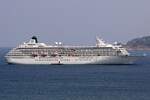  Crystal Symphony  (Baujahr 1995 - Masa Yards / Turku, Finnland - Heimathafen Nassau, Bahamas) IMO 9066667 16.März 2024 in der Patong Bay.