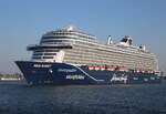 Die Mein Schiff 7 auf Ihrer 2 tägigen Ostsee-Tour ab/bis Warnemünde beim Auslaufen am Abend des 20.09.2024 in Warnemünde.