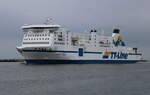 Die TT-Line Fähre Akka auf dem Seeweg von Trelleborg nach Rostock beim Einlaufen in Warnemünde.26.07.2024