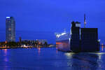 FINNPULP (IMO 9212644, Finnlines) am Abend des 06.11.2022 in Lübeck-Travemünde