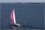 Die aus Finnland kommende Segelyacht VIVIEN ist am 22.07.2018 im Stockholmer Schärengarten unterwegs.