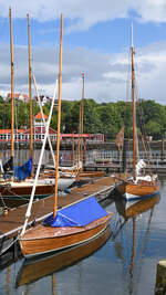 Diese Segelboote waren Anfang Juni 2024 im Historischen Hafen von Flensburg zu sehen.