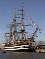 Das Segelschulschiff AMERIGO VESPUCCI ist der Stolz der italienischen Marine. Whrend der Sail 2010 lag sie im Kaiserhafen von Bremerhaven. 25.08.2010