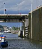 Bereitmachen zum Ausfahren aus der Schleuse Lanaye, die Schleusentore sind geöffnet, die Ampel wird in Kürze auf Grün wechseln. 11.09.2024