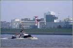 Das Lotsenboot KAPITN STOEWAHSE vor der Richtfeuerstrecke Geestemnde in Bremerhaven. Aufgenommen am 04.03.2007 von der von Nordenham kommenden Fhre.