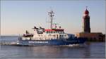 Das niederschsische Boot WASSERSCHUTZPOLIZEI 3 passiert beim Einlaufen in die Geestemndung in Bremerhaven das nrdliche Molenfeuer. 30.09.2011