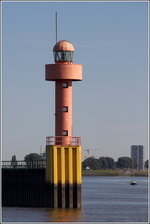 Das östliche Leuchtfeuer Seehausen an der Einfahrt zum Neustadter Hafen in Bremen. 07.09.2016