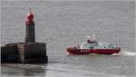 Lotsenboot DÖSE in fremden Gefilden. Eigentlich für die Elbmündung in Cuxhaven stationiert, steuert sie hier die Geestemündung in Bremerhaven an und passiert dabei das Molenfeuer Geestemole Nord. 27.05.2020