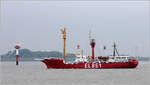 Das Feuerschiff ELBE 1 (BÜRGERMEISTER O'SWALD) wurde 1948 auf der Meyer Werft in Papenburg gebaut. Es ist 57,30 m lang und 9,55 m breit. Hier ist es auf dem Rückweg vom SeeStadtFest in Bremerhaven in seinen Heimathafen Cuxhaven. Und zwar auf der Außenweser, Höhe Unterfeuer Hofe. 26.05.2019