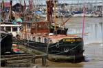 Die IZAMBARD ist ein zu einem Hausboot umgebautes ehemaliges Frachtschiff. Hier liegt sie am 08.06.2014 im Blackwater River bei Maldon (GB) auf dem Trockenen.