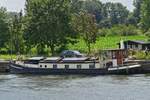 Auf dem Albert Kanal liegen bei unserer 4 Schleusenfahrt noch weitere Hausboote, darunter dieses mit dem Namen RUUB. 17.07.2024