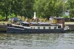 Auf dem Albert Kanal liegen bei unserer 4 Schleusenfahrt noch weitere Hausboote, darunter dieses mit dem Namen RUUB.