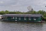 Hausboot am Ufer der Maas bei der Schleuse BOOSCHERVELD nahe Maastricht. 17.07.2024