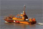 Das 1994 gebaute Lotsenboot KLAASHAHN am 30.05.2014 auf der Weser vor Bremerhaven. Die KLAASHAHN ist 15 m lang, 4,4 m breit, hat einen Tiefgang von 1,28 m, 2 Maschinen mit je 245 kw und eine Geschwindigkeit 18 kn max. Heimathafen ist Rostock. In Bremerhaven wird die KLAASHAHN von den Hafenlotsen genutzt.