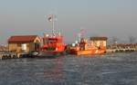 Die Lotsenboote  Bock  aus Barhöft und  Muttland  - aus Rostock im Hafen von Freest, 28.01.2017