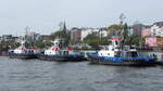 Schlepper im Hamburger Hafen am 23.10.2022.