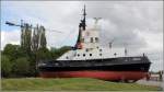 Der Werft-Schlepper REGINA wurde 1965 vom Bremer Vulkan fr den Eigenbedarf gebaut und bis 1987 eingesetzt. Die REGINA ist 18 m lang 6,5 m breit und hatte eine Maschinenleistung von 600 PS. Seit 1990 steht sie an der Weserpromenade in Bremen-Vegesack. 12.05.2012