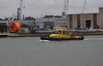 Rotterdam am 5.10.2023: Der Schlepper RPA 10 Port of Rotterdam ist hier in Richtung Nordseeküste unterwegs.