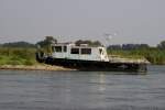 Das kleinere Schubboot FRANKFURT, WSA Eberswalde, an einer Wasserbaustelle auf der Oder bei Lebus. Am 16.September 2009.