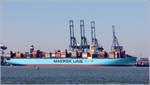 Die 2018 gebaute MAERSK HANGZHOU (IMO 9784300) liegt im englischen Felixstowe. Sie ist 353 m lang und 53,5 m breit, hat eine GT/BRZ von 153.153, eine DWT von 16.051 t und eine Kapazität von 15.226 TEU. Heimathafen und Flagge: Singapore. 06.05.2018