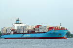 Die MAERSK BENGUELA IMO-Nummer:9355367 Flagge:Hong Kong Länge:223.0m Breite:32.0m Baujahr:2009 Bauwerft:Hanjin Heavy Industries & Construction,Pusan Südkorea aus Hamburg auslaufend vor