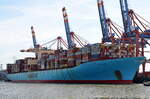 Die EDITH MAERSK IMO-Nummer:9321548 Flagge:Dänemark Länge:398.0m Breite:56.0m Baujahr:2007 Bauwerft:Odense Steel Shipyard,Odense Dänemark im Hamburger Hafen aufgenommen am 01.09.24