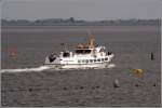 Die ADLER II ist vom Eidersperrwerk aus auf der Eider unterwegs. Sie wurde 1971 gebaut, ist 25,20 m lang, 6,54 m breit und kann max. 195 Fahrgste aufnehmen. 10.08.2010