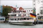 Die 1937 gebaute SCHWABEN legt in Friedrichshafen an. Sie ist 56 m lang, 11,2 m breit und kann bis zu 790 Passagiere befrdern. Ihr Heimathafen ist Lindau. 02.06.2013

