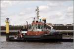 Der 2008 gebaute Schlepper BUGSIER 6 (IMO 9376218) liegt am 24.08.2008 an der Schlepperpier in Bremerhaven. Lnge: 25,98 m, Breite: 11,50 m, drei Maschinen leisten zusammen 6.825 bhp.