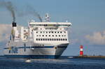 Die TT-Line Fähre Akka auf dem Seeweg von Travemünde nach Trelleborg via Rostock beim Einlaufen in Warnemünde.05.10.2024