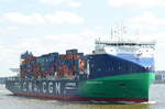 Die CMA CGM ERMITAGE IMO-Nummer:9961295 Flagge:Malta Länge:205.0m Breite:30.0m Baujahr:2024 Bauwerft:Hyundai Mipo Dockyard,Ulsan Südkorea vor Hamburg Blankenese aufgenommen am 15.07.24