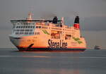 Die StenaLine Fähre Skane auf dem Seeweg von Trelleborg nach Rostock am Morgen des 18.08.2024 in Warnemünde um 06.15 Uhr,weiter hinten kamen schon MSC Poesia und Celebrity Silhouette.