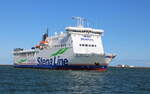 Die Stena Vinga auf dem Seeweg von Trelleborg nach Rostock-Überseehafen beim Einlaufen am 14.09.2024 in Warnemünde