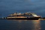 Kreuzfahrtschiff  Zuiderdam  der Holland-America Line am Pier 7 in Warnemünde. (11.06.18)