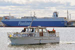 Motorboot ARON am 25.04.2021 im Hafen von Lübeck-Travemünde.