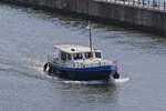 Taxi Boot, ist auf der Maas in Maastricht unterwegs.